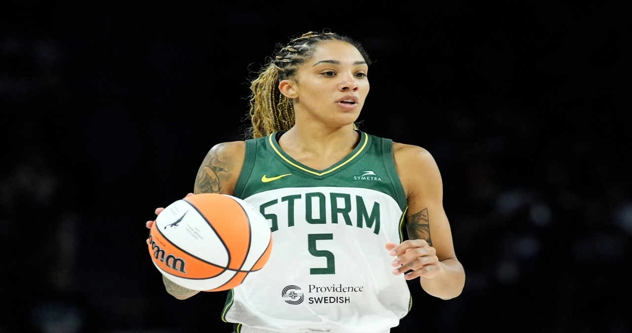 Caitlin Clark Leaves WNBA
